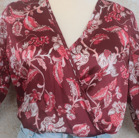 Perfect boho top for the holidays - Picture 2 of 3